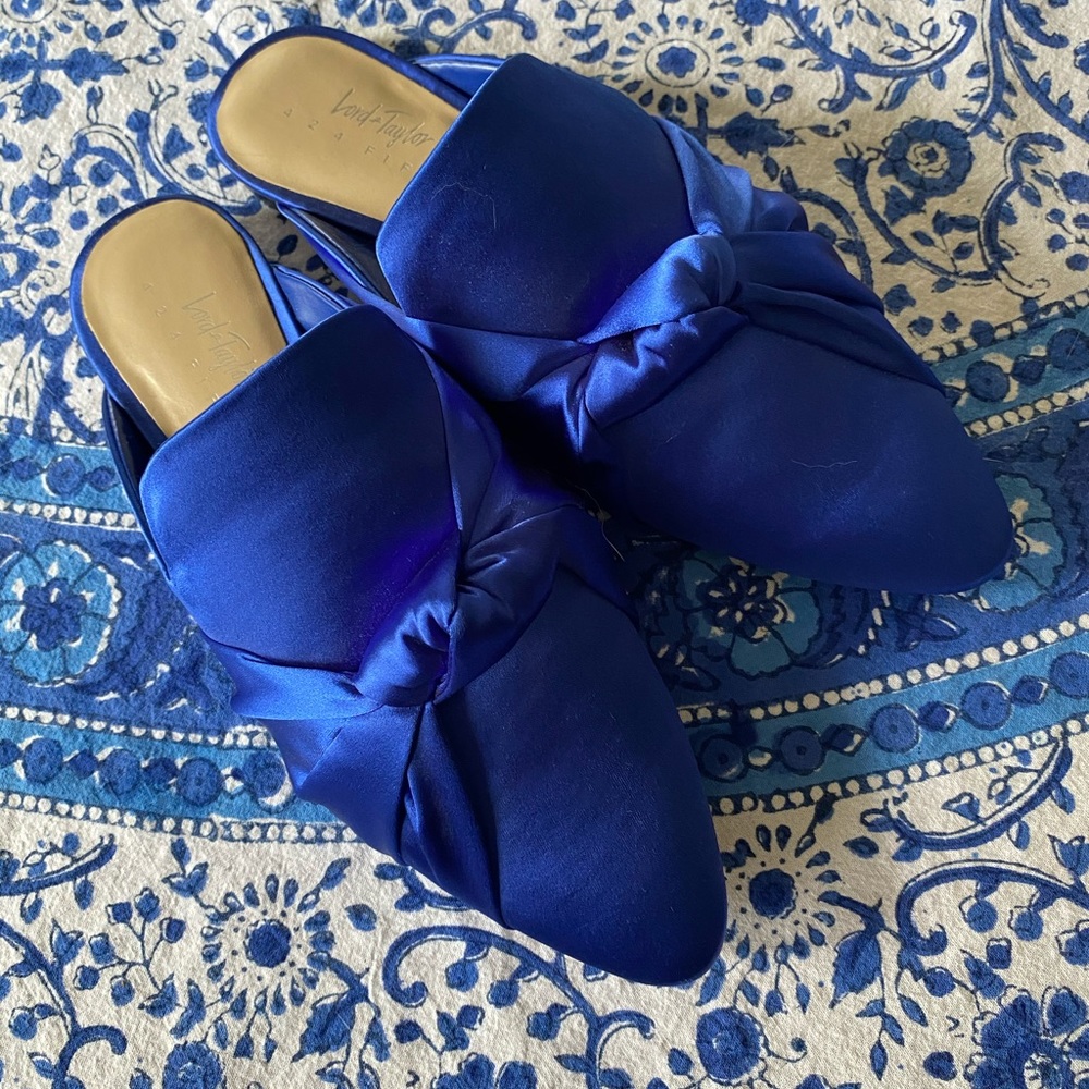 Blue satin bow-detail flats in size 6